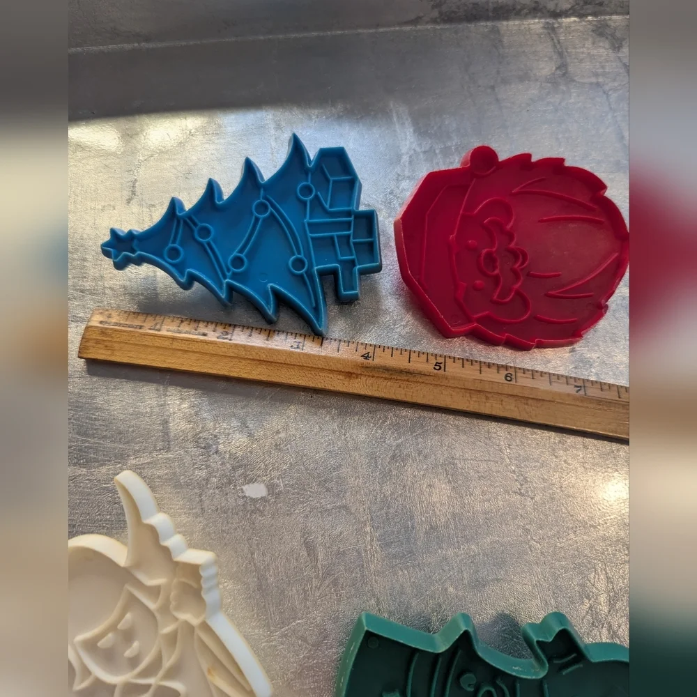 🎄 Vintage 1979 Holidays Cookie Cutter 4